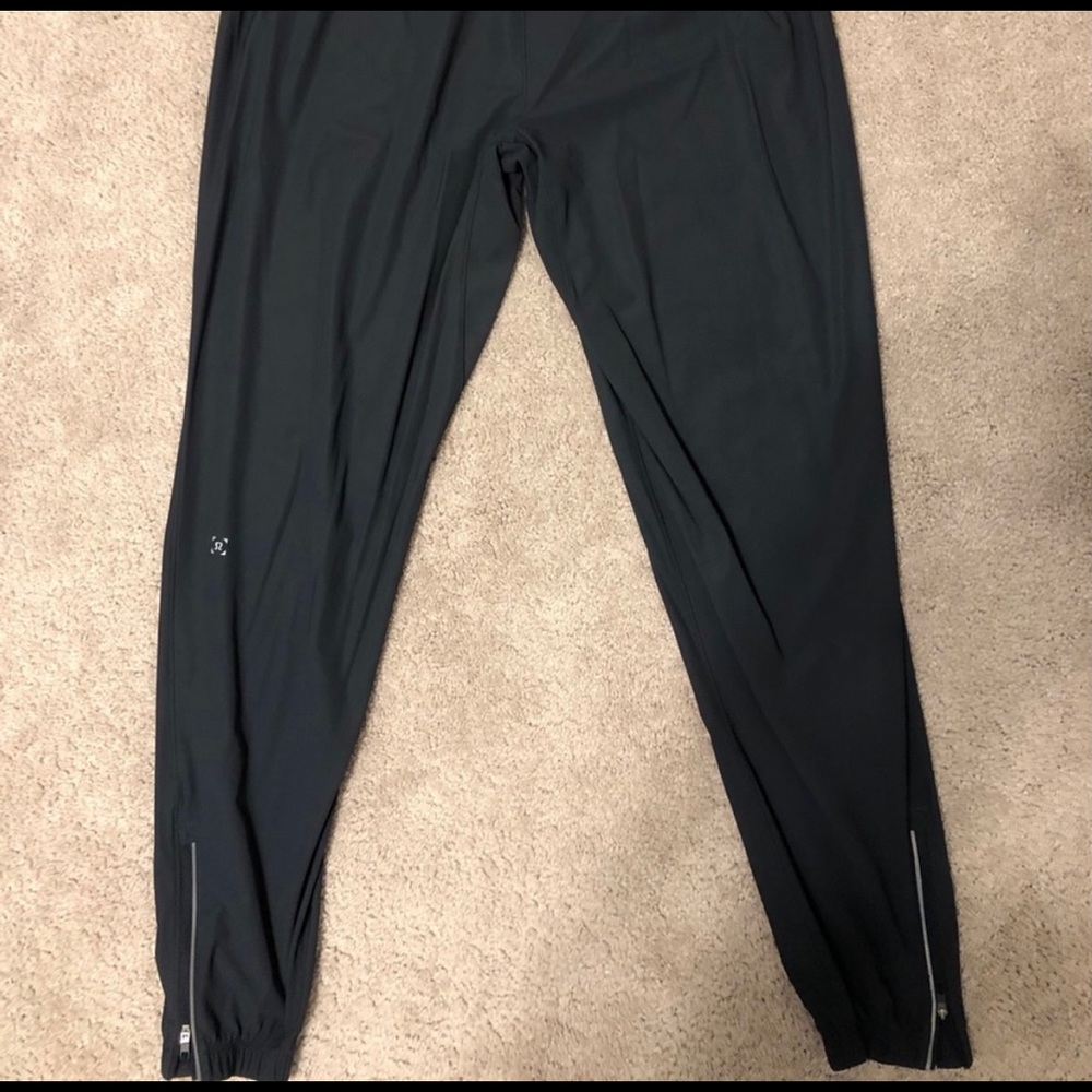 Lululemon Surge Jogger Tall 31” (L - Obsidian)